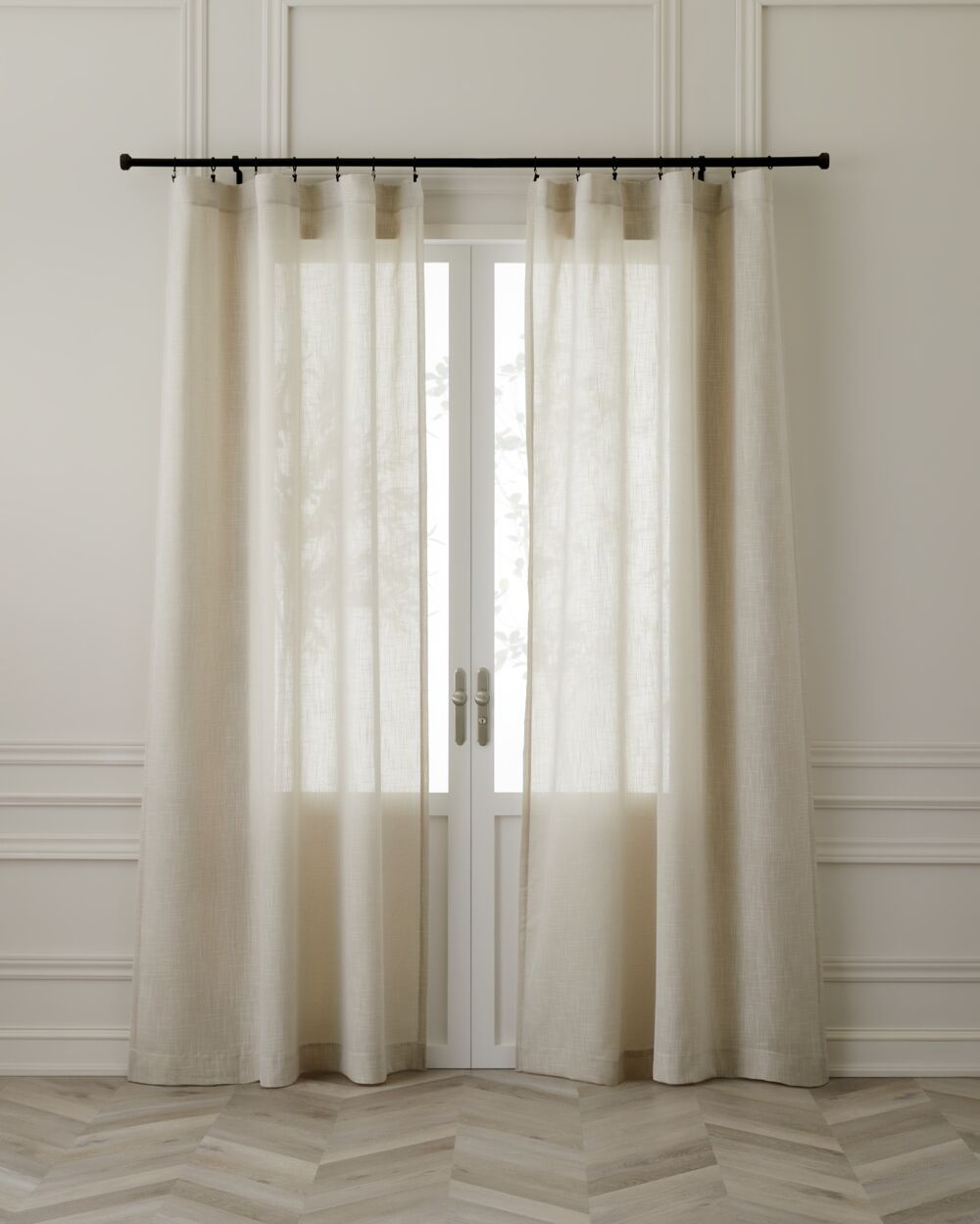 6 Mistakes to Avoid When Hanging Drapery - Gluckstein Home | Gluckstein  Elements, image size:1000x1249